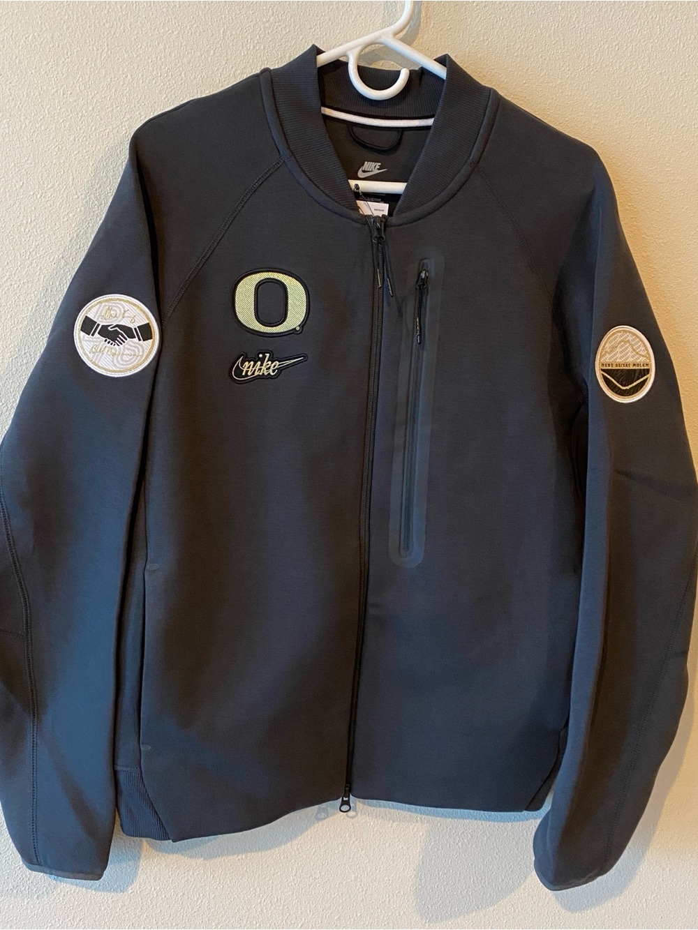 Nike Oregon Ducks Shoe Duck Collection Tech Fleece Jacket Gray $150 - Medium